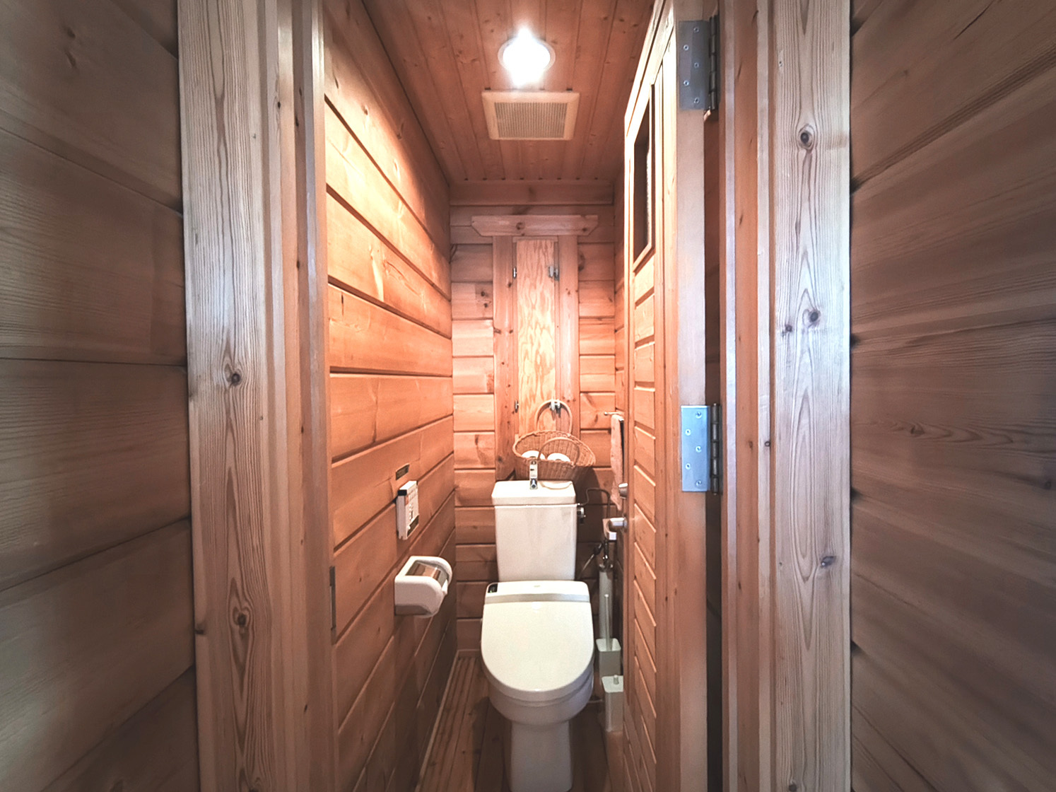 「素泊まり」プラン４〜5名様用ログハウスコテージ「ダーウィン」【禁煙】(ペット可)　WIFI完備