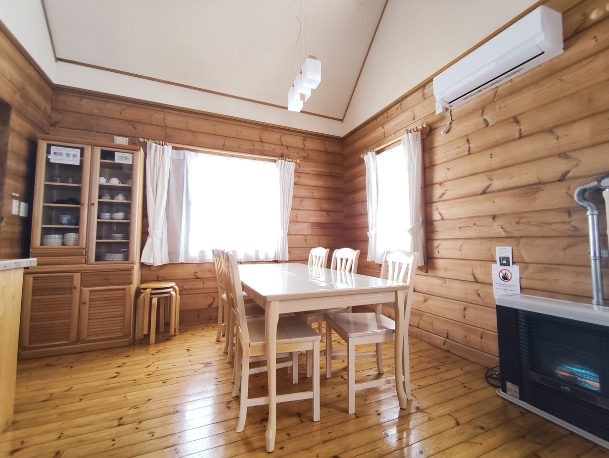 「素泊まり」プラン４〜5名様用ログハウスコテージ「ダーウィン」【禁煙】(ペット可)　WIFI完備