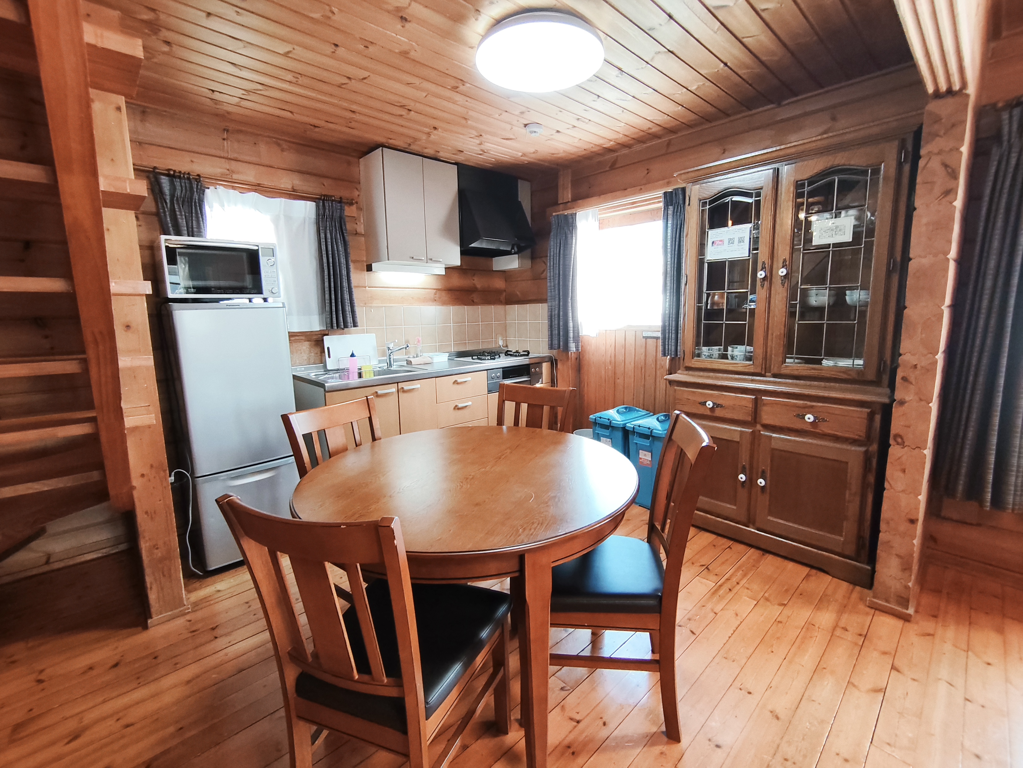 「スティ」ダイニングキッチン