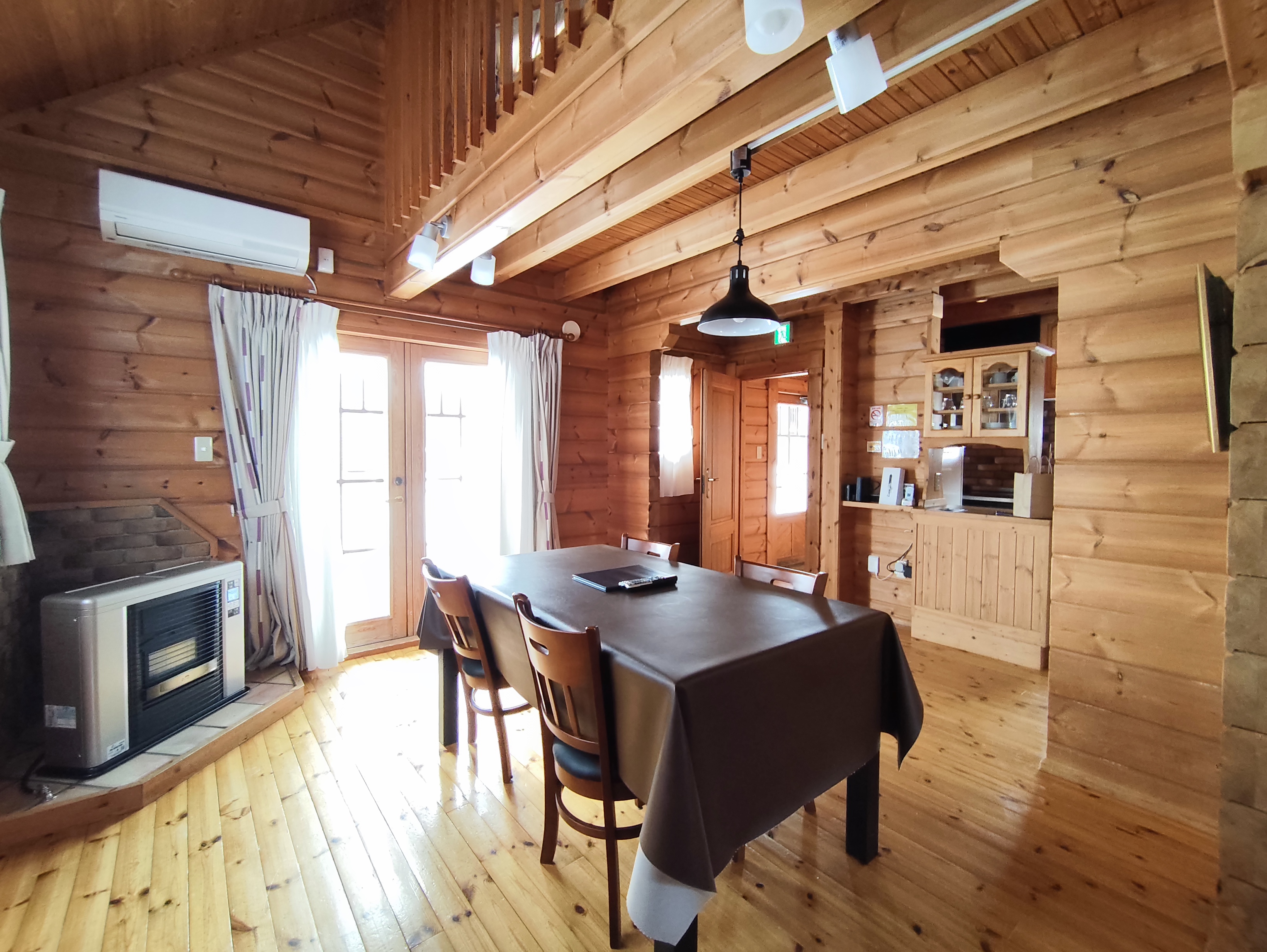 「トントゥ」ダイニング