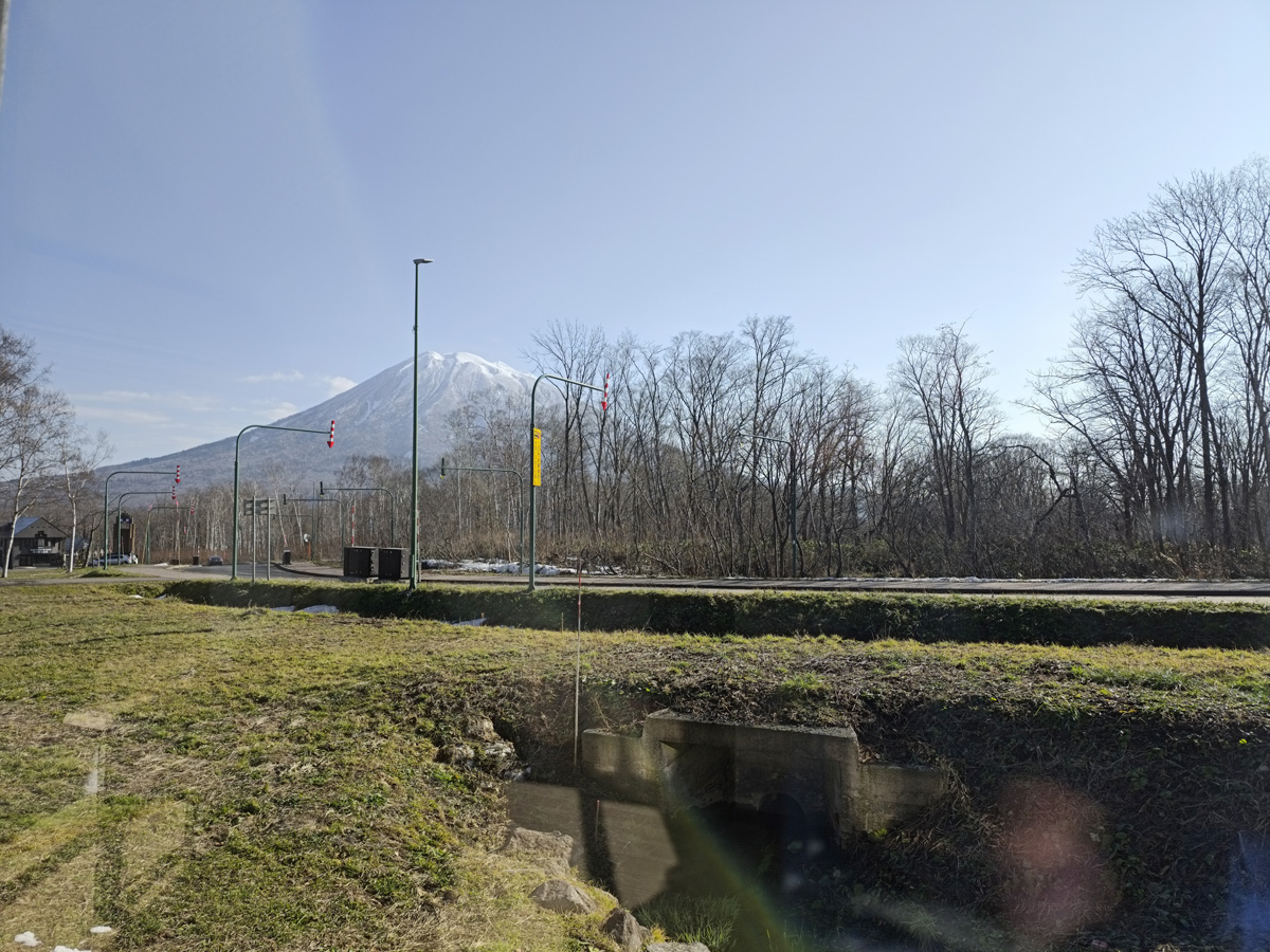 泉居アパートメントバルコニーからの羊蹄山