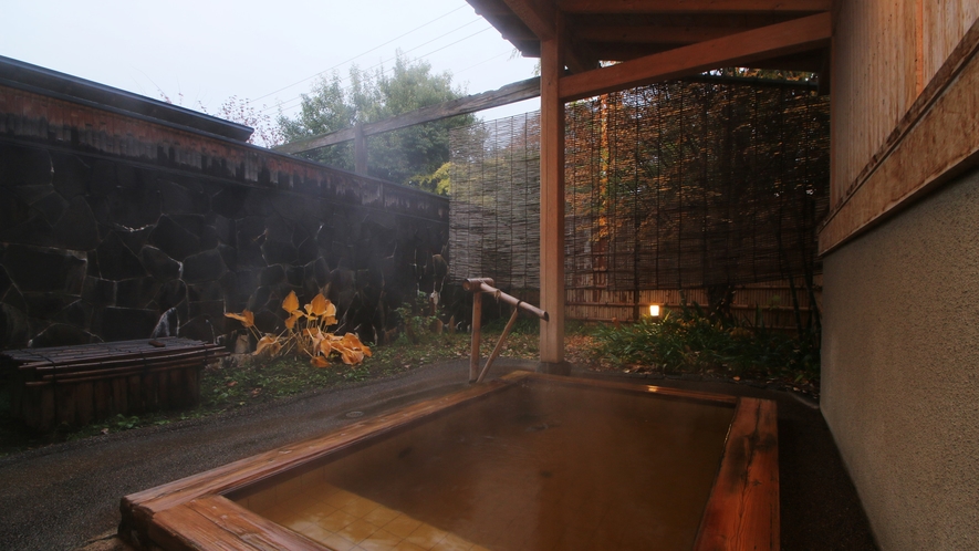 ＃【温泉】うすべに-(露天風呂)温泉は木の香漂うあったまりの美肌の湯。