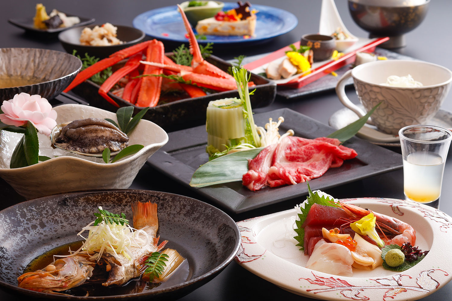 【春／爛漫コース】春物語コースに豪華食材の「アワビ」「のどぐろ」をプラスした贅沢なお料理コースです。