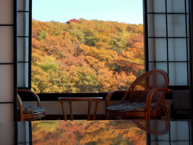 お部屋からは那須高原を一望。紅葉の秋は絶景。