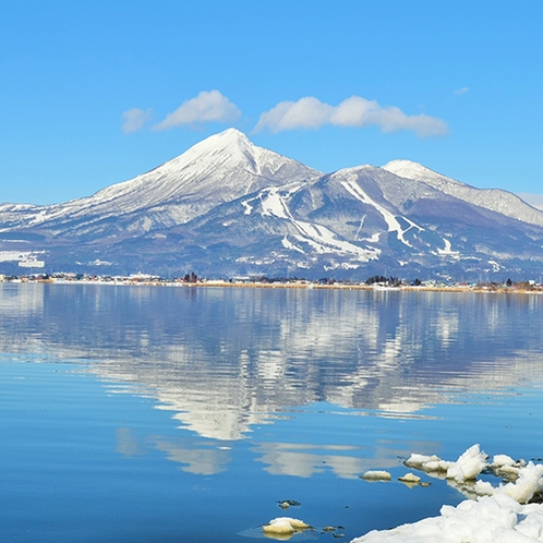 *[周辺観光]猪苗代湖と磐梯山の冬の風景