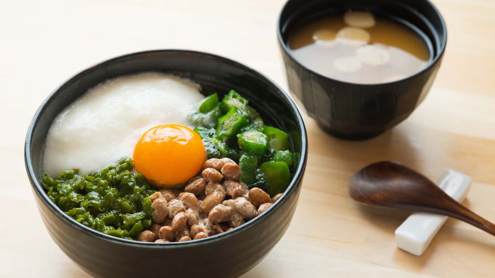 ホテル朝食人気のねばねば丼