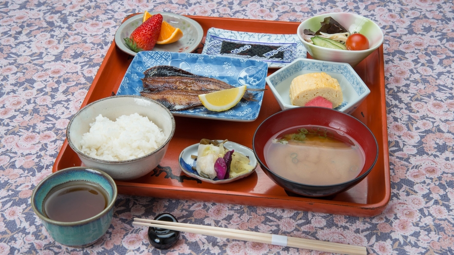 *【朝食一例】宮津で揚がった干物か味醂干し、お味噌汁など手作りの朝ごはんをお楽しみください♪