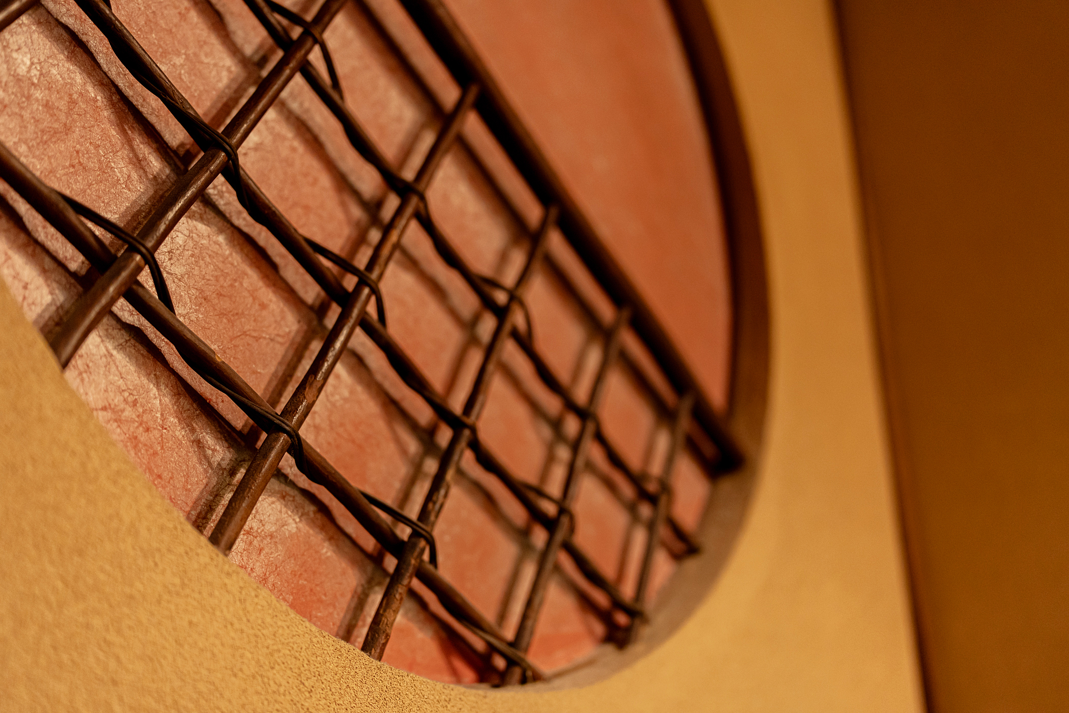 木の温もりが息づく館内