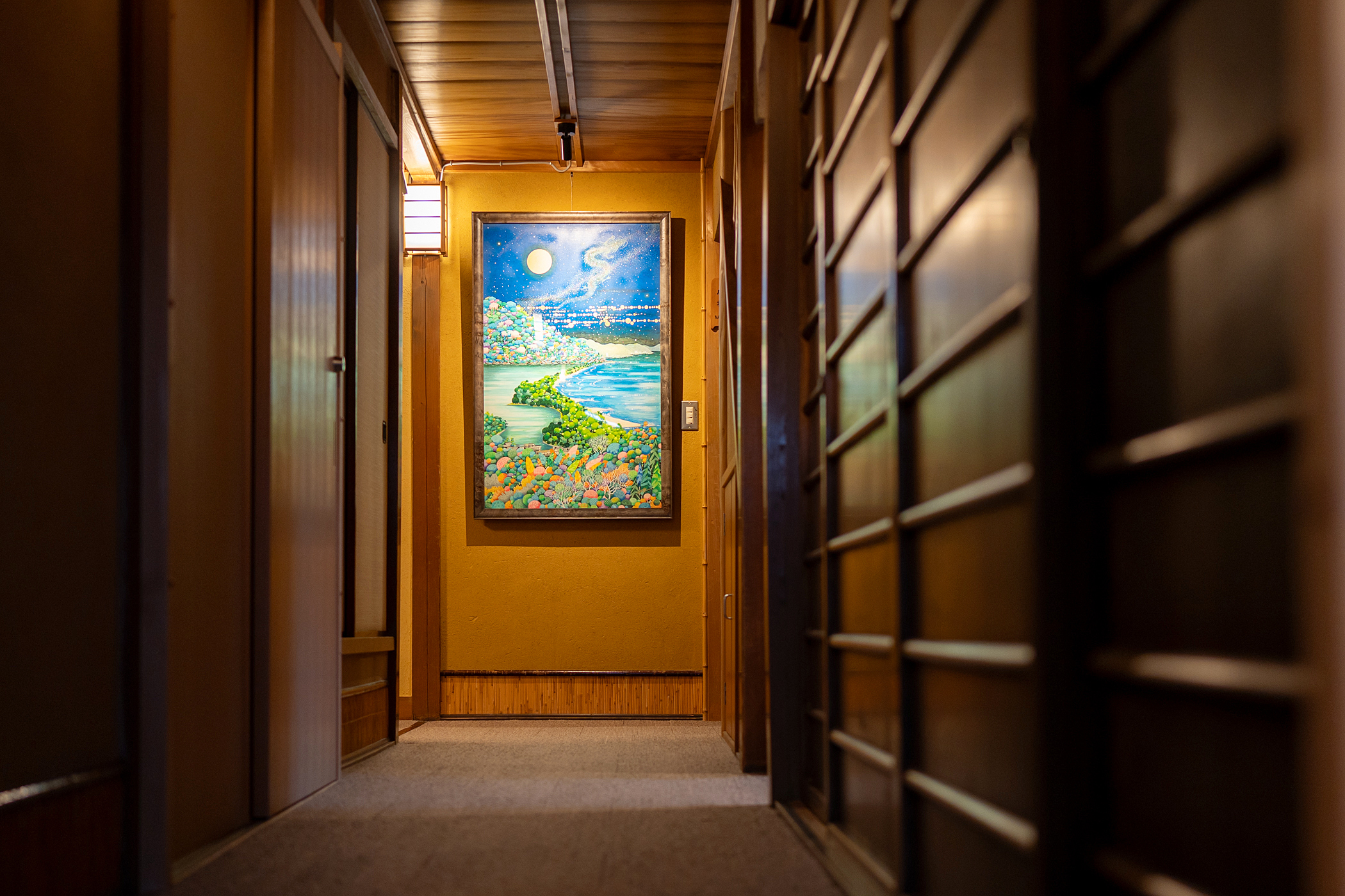 時を重ねた柱や梁が醸す、懐かしくも新鮮な非日常空間