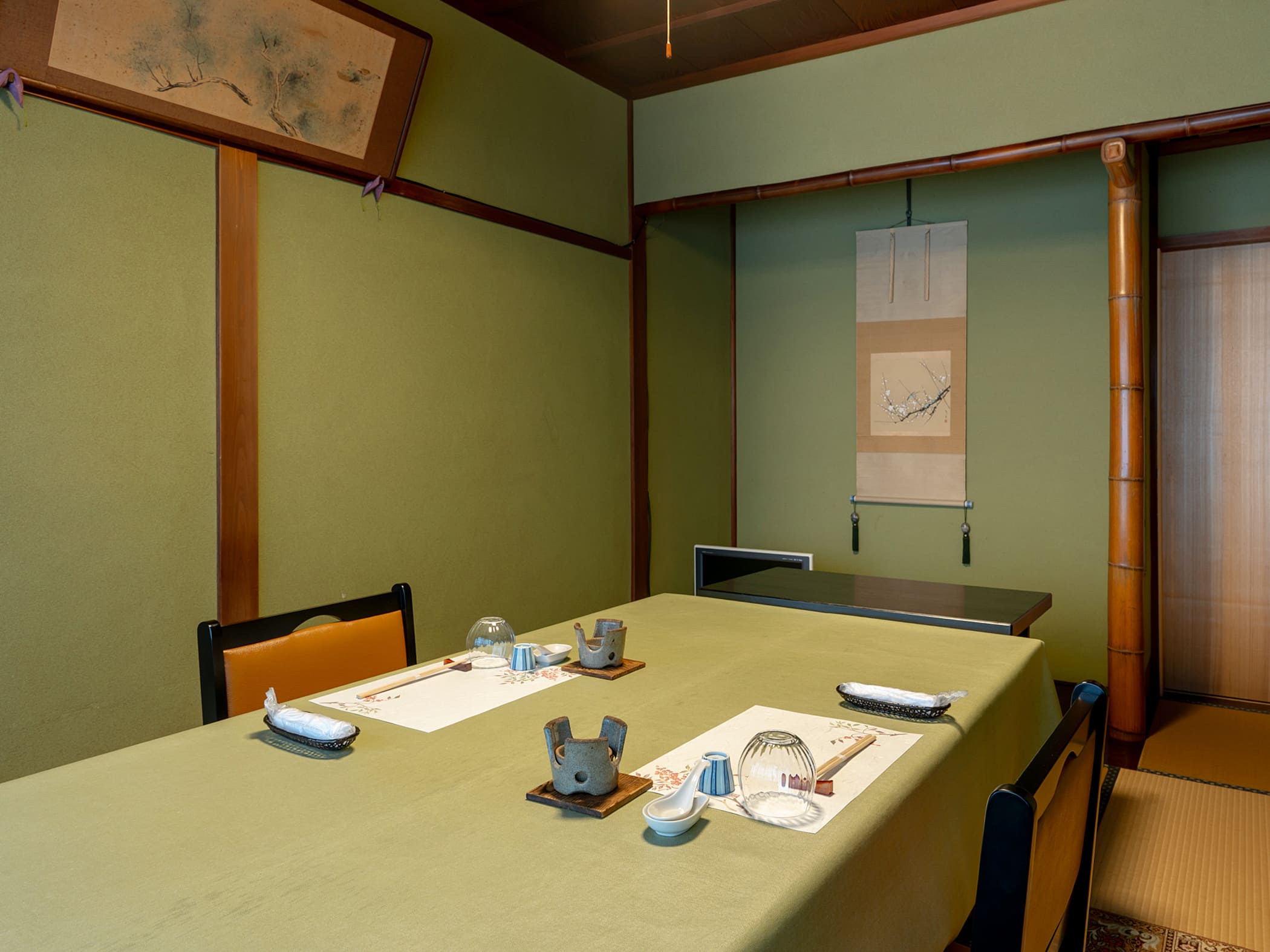 和の趣が漂う食事処