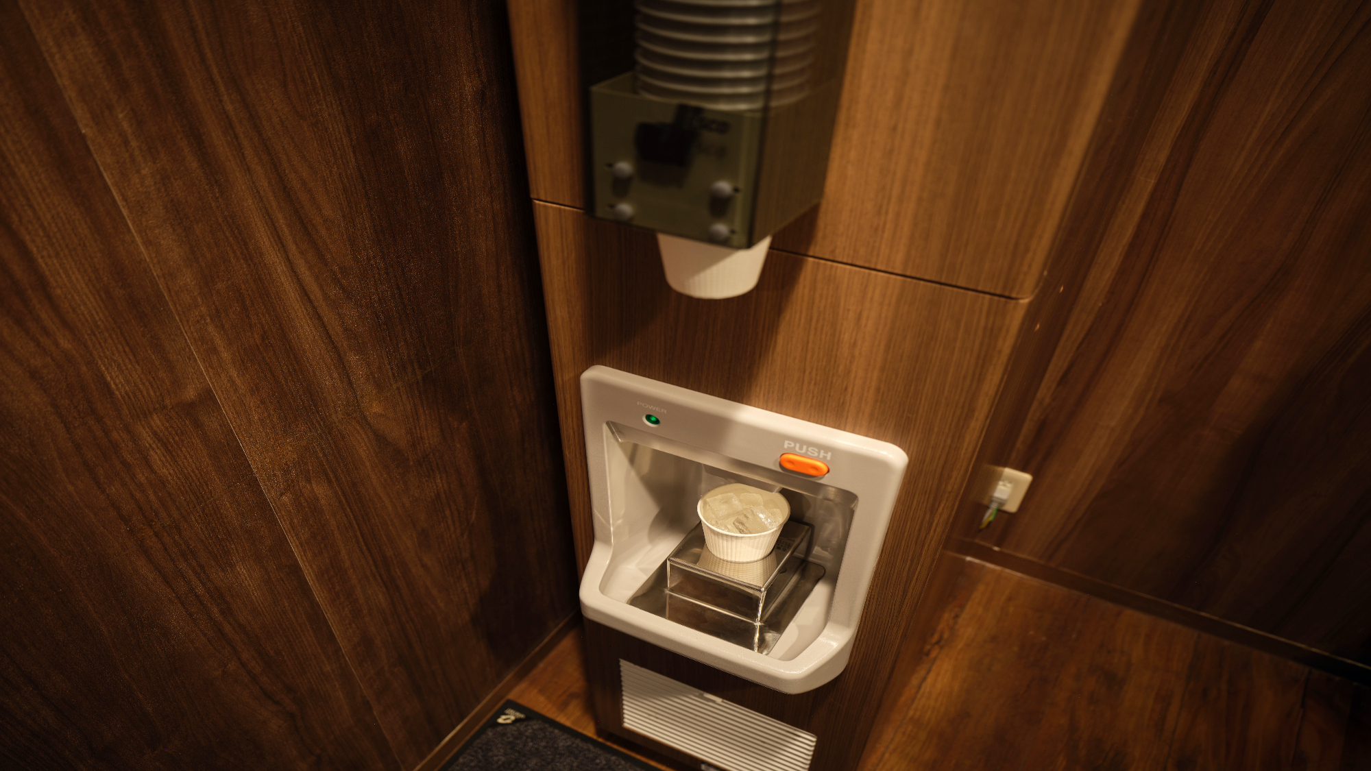 ◆【館内】製氷機(3階、6階、8階)カップ備え付けてあります