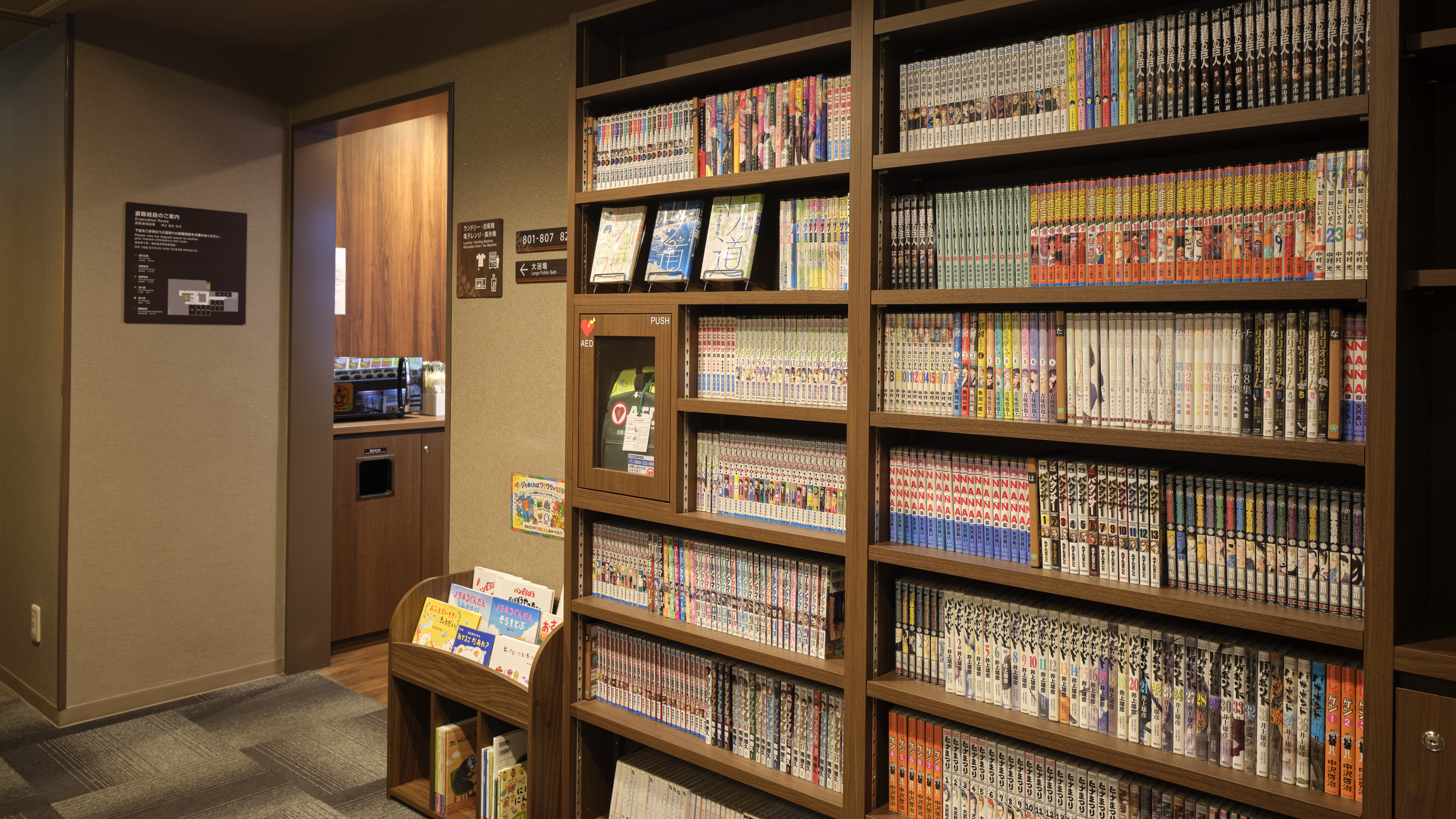 ◆ドーミー文庫(8階)話題のマンガなど多彩なラインナップでご用意しております
