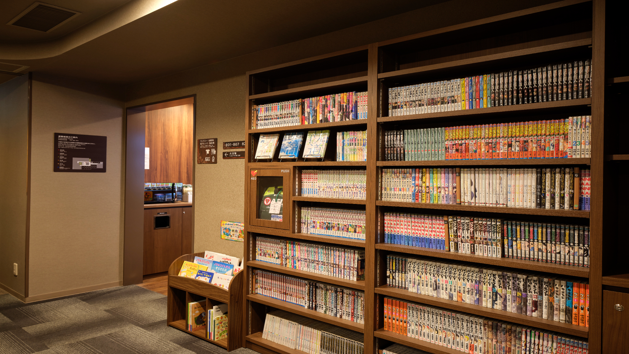 ◆【館内】ドーミー文庫(8階)話題のマンガなど多彩なラインナップでご用意しております