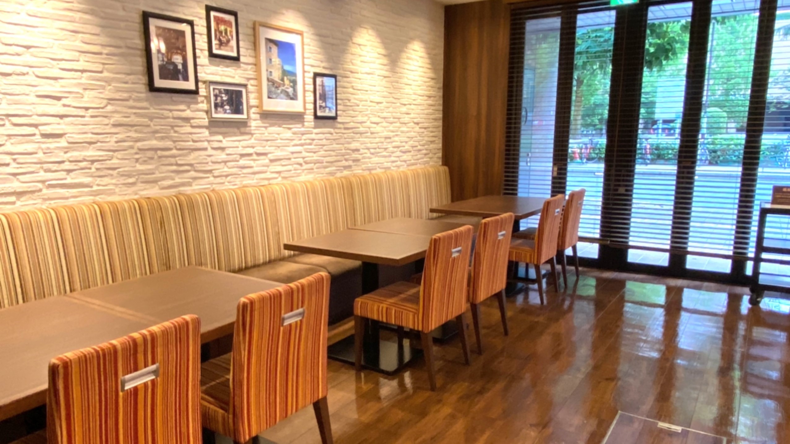 ◆【Hatago】1階レストラン 朝食営業時間6:30～9:30(9:00最終入店)席数：47席