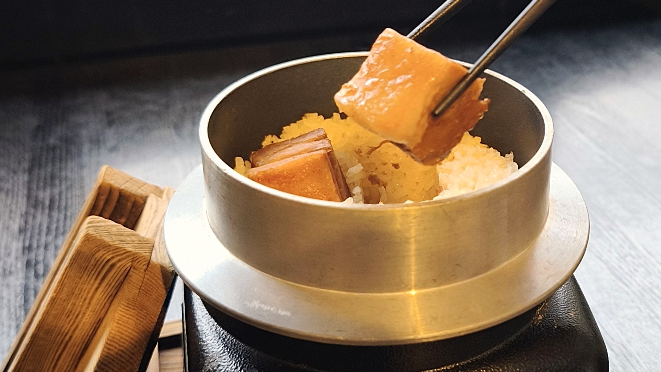 季節の釜めし_＜例＞豚角煮