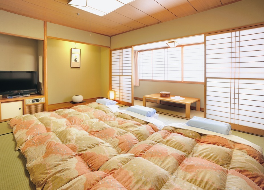 日式房間A ■10張榻榻米。最多可提供 4 個蒲團。