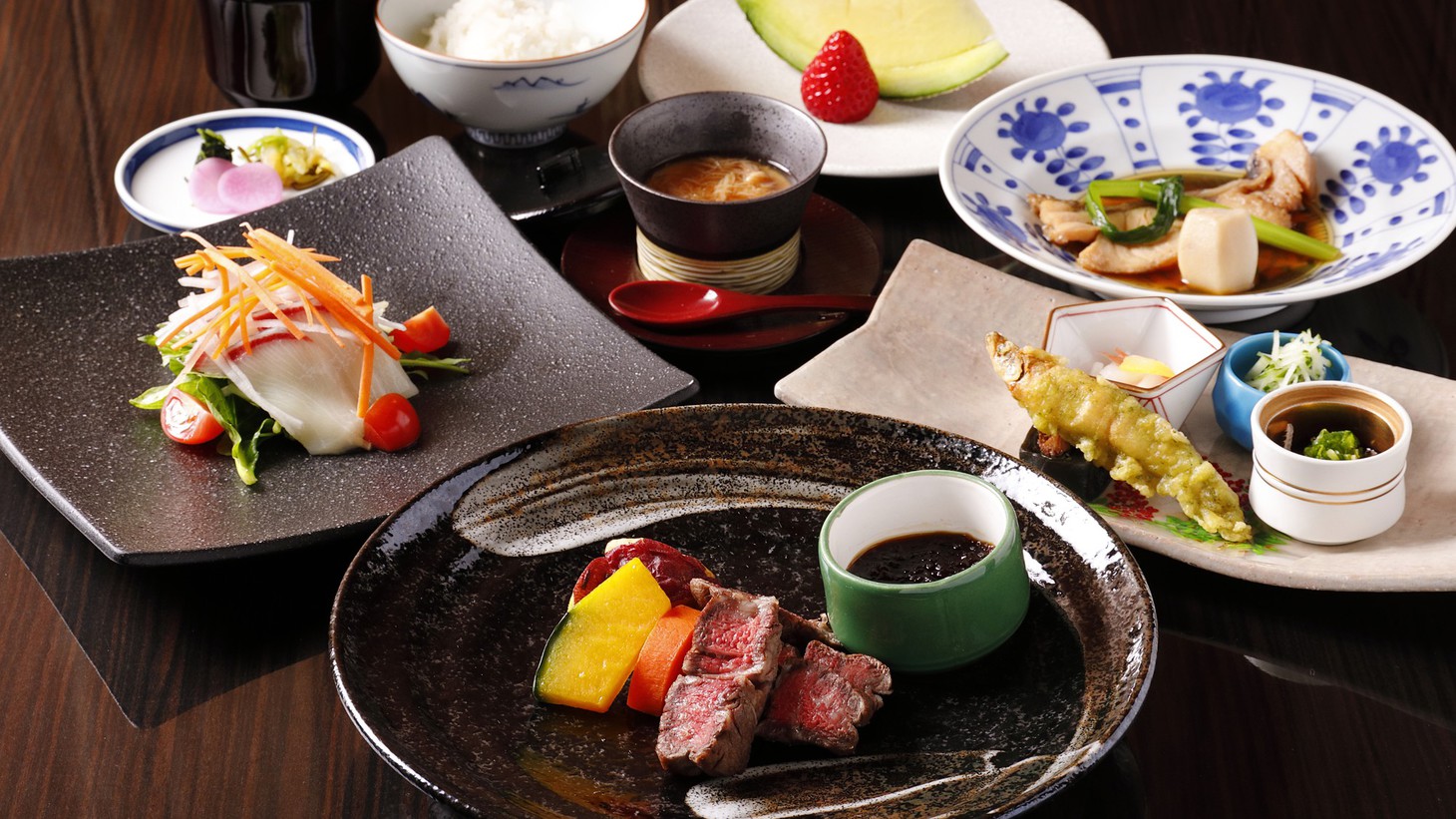 【日本料理　花菊】和洋折衷のホテルで出会う 和食×フレンチのご夕食【夕朝食付】