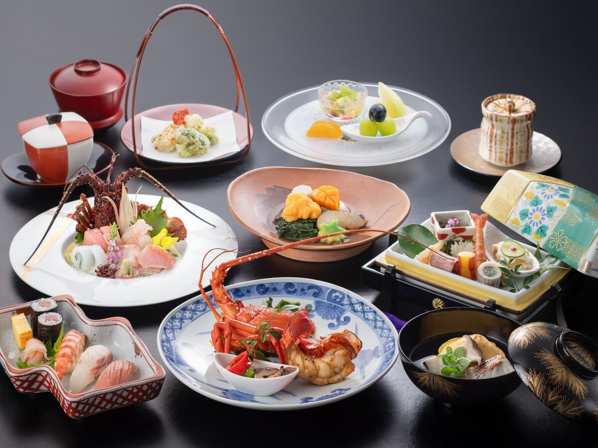 【カード決済限定/室数限定ポイント10倍！】〜和食会席〜美し国会席「華（はな）」＜夕朝食付＞