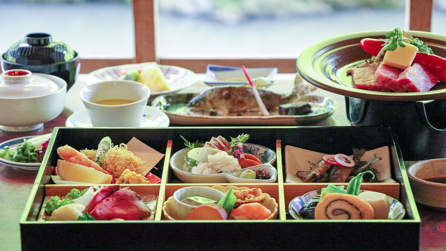  【京都 高雄・もみぢ家】京の夏の風物詩・川床で会席料理のご夕食付プラン＜和洋ブッフェ朝食付＞
