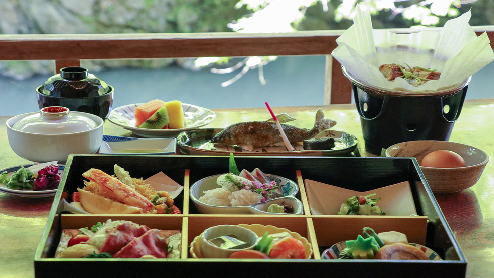 【京都 高雄・もみぢ家】京の夏の風物詩・選べる川床ご夕食付プラン＜和洋朝食ブッフェまたは和定食付＞