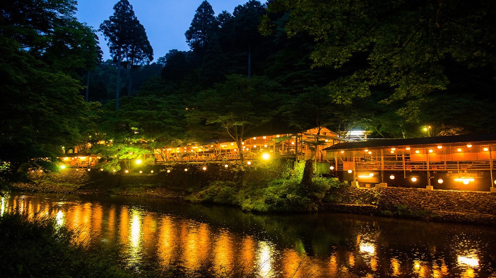 【京都 高雄・もみぢ家】京の夏の風物詩・選べる川床ご夕食付プラン＜和洋ブッフェ朝食付＞