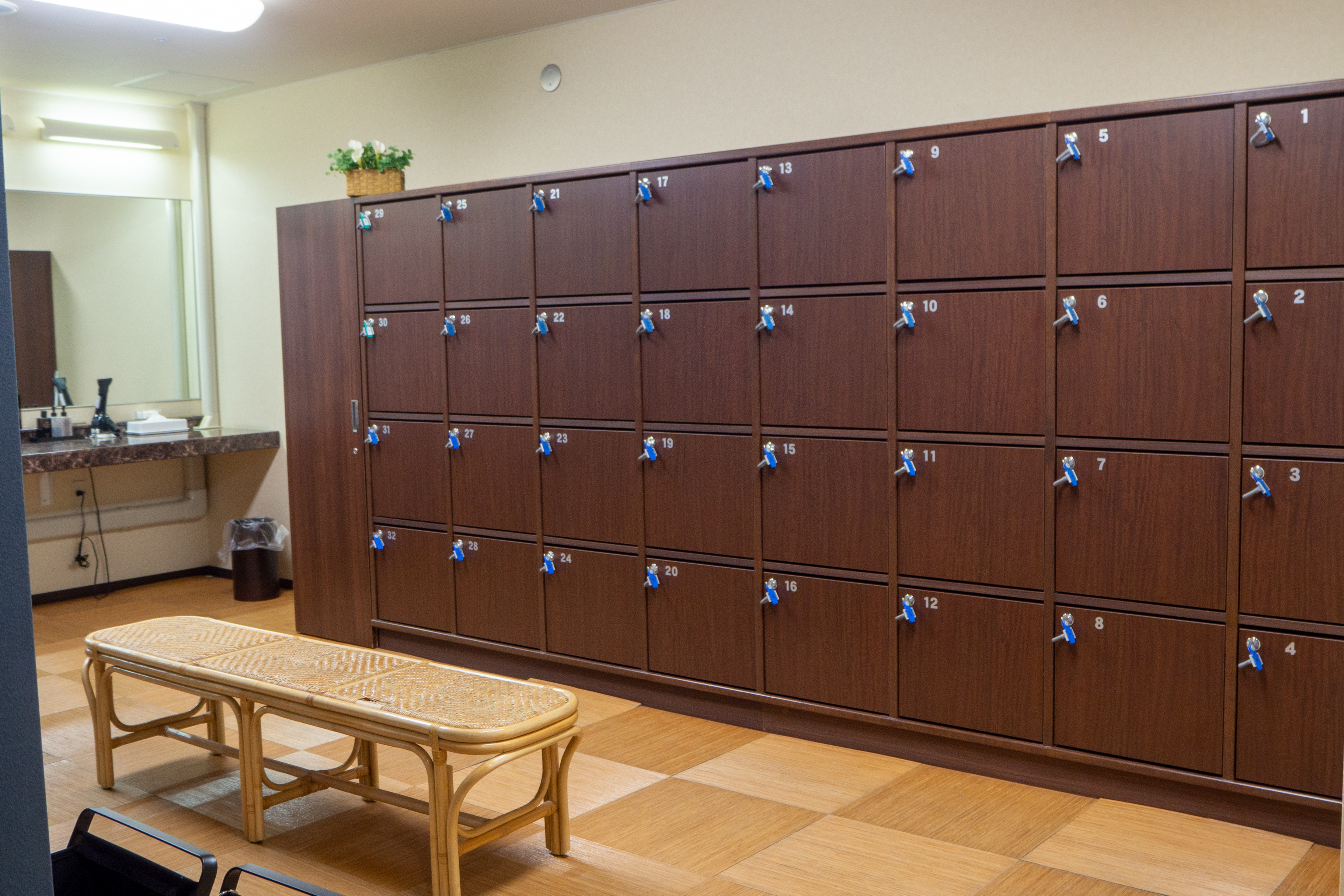 男性大浴場脱衣所