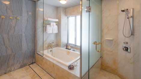 【45日前早割】スイートルームで贅沢滞在♪＜夕朝食付＞