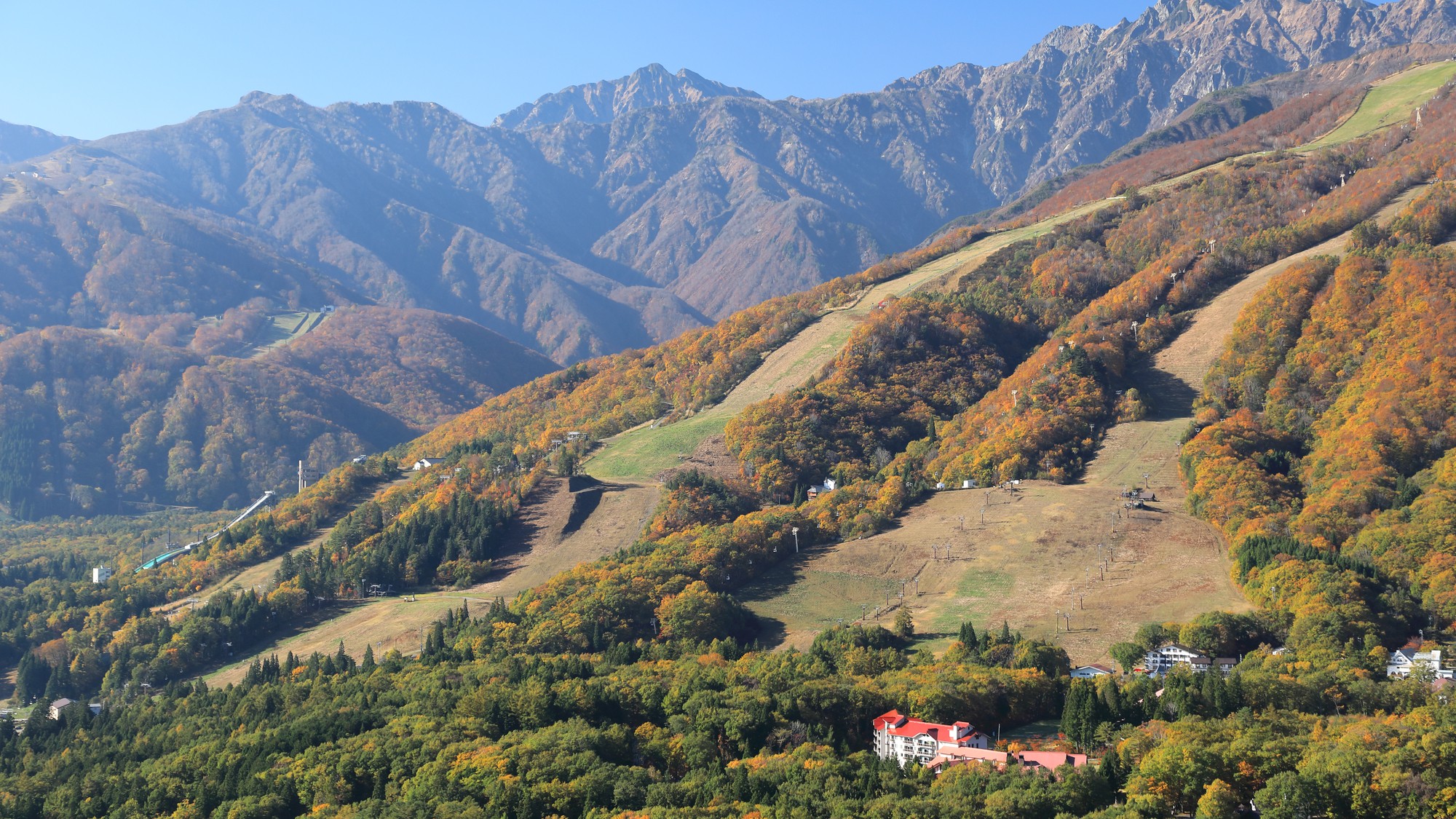 ■岩岳からの白馬東急ホテル（秋）