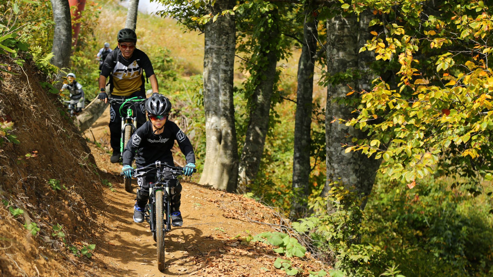 ◆岩岳マウンテンバイク：本格的なMTBのコースがあります