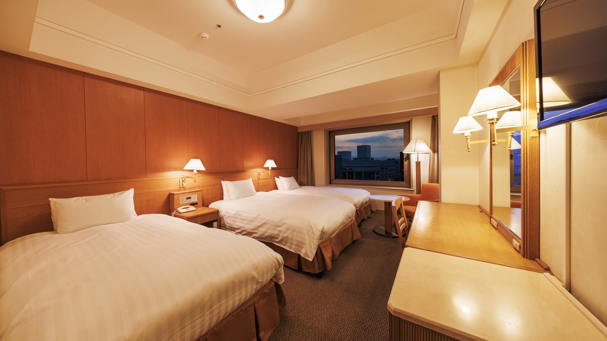 トリプルルーム（夕方）