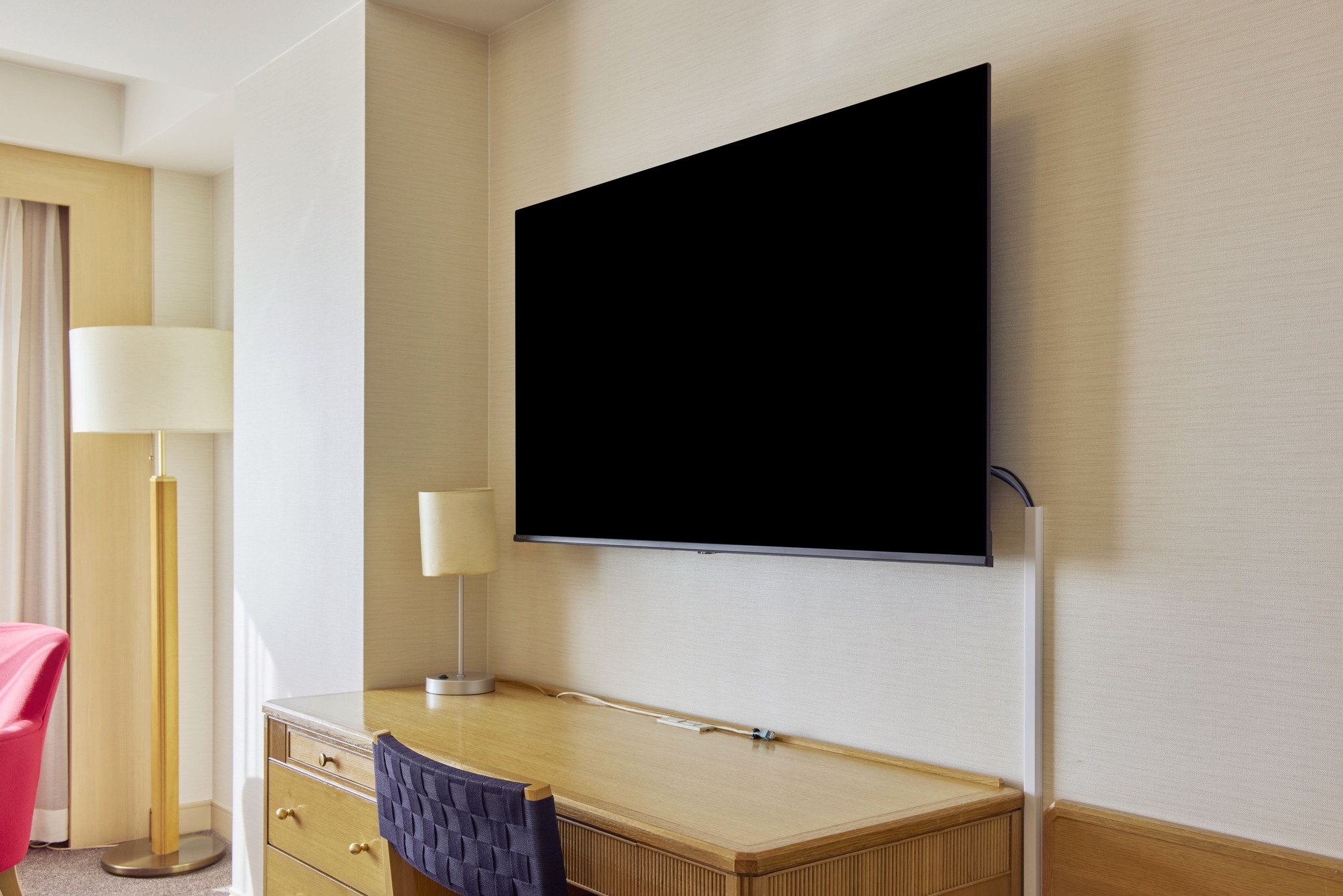 スーペリアツイン大画面スマートテレビ（55インチ）