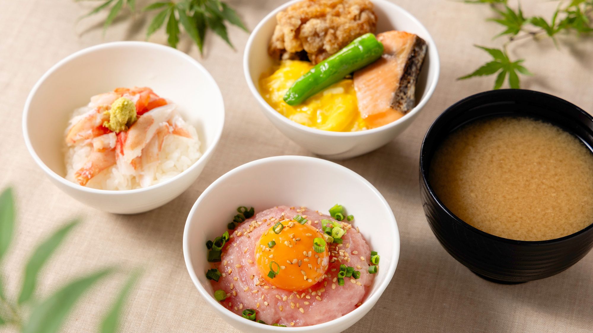 【ランチメニュー】ミニ丼三種セット