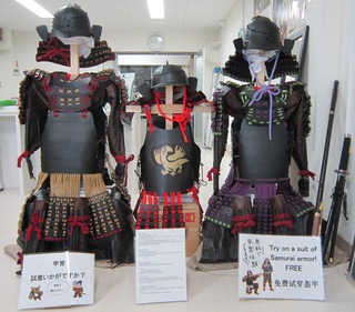 甲冑：和歌山城内の観光センターで無料で貸出し、記念写真に一押し！