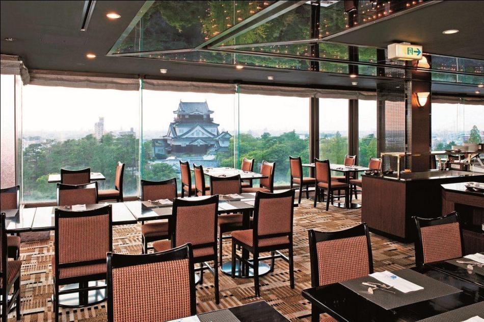 【1泊朝食付】平日限定！3連泊以上でお得にステイ♪朝食はお城ビューでビュッフェ堪能×浴場・サウナ付き