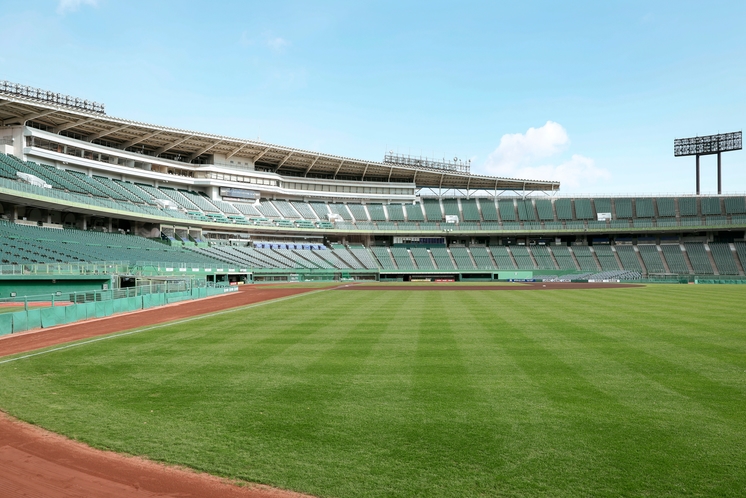 総合運動公園(ユニバー記念競技場)　車で19分　地下鉄で9分