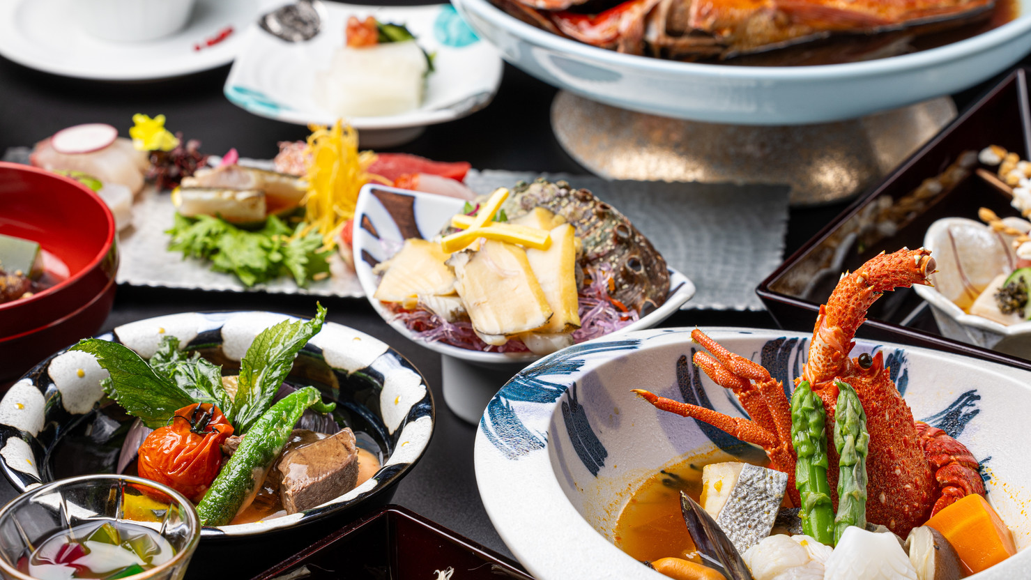 【さき楽】30日前迄の予約で伊勢海老・鮑・金目鯛・牛肉付き特選「黄金」コースが最大2200円OFF