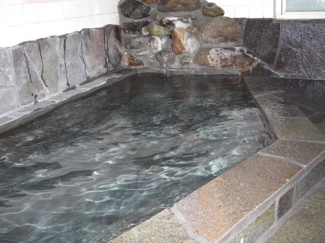 リニューアルした掛け流し天然温泉24時間入浴可