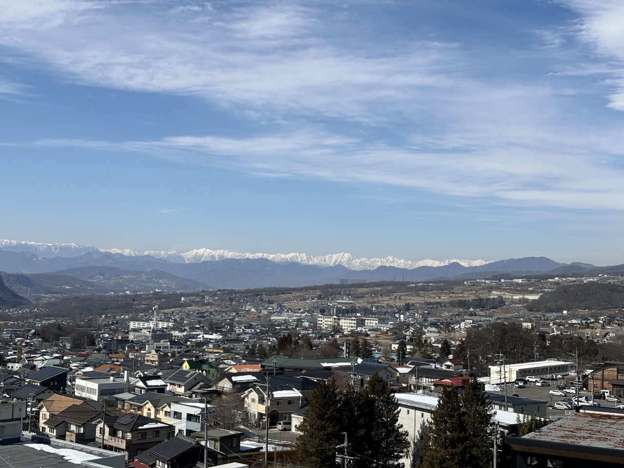 ホテル最上階から見える山々