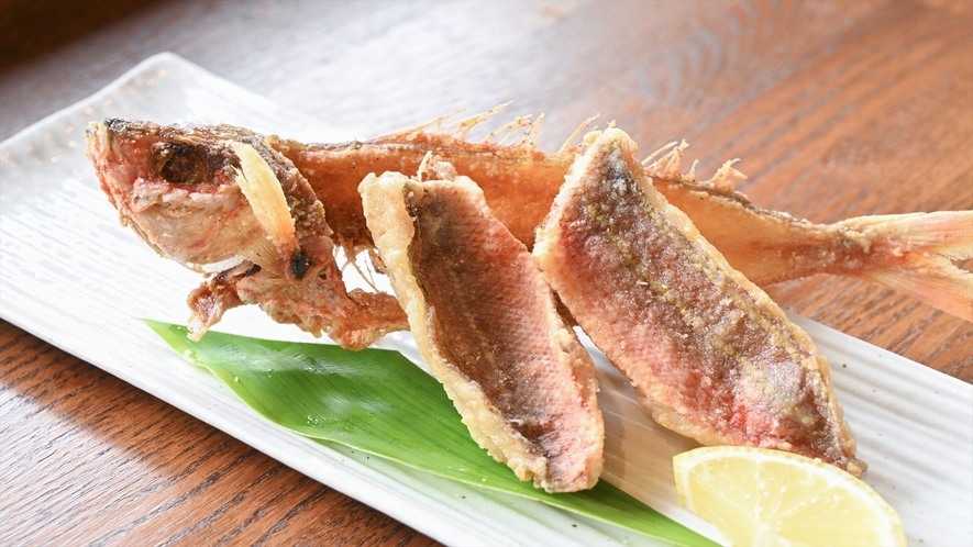 ◆お食事処南風見テラス/沖縄の県魚グルクンの唐揚げ♪カリッと香ばしく意外とあっさりしています。
