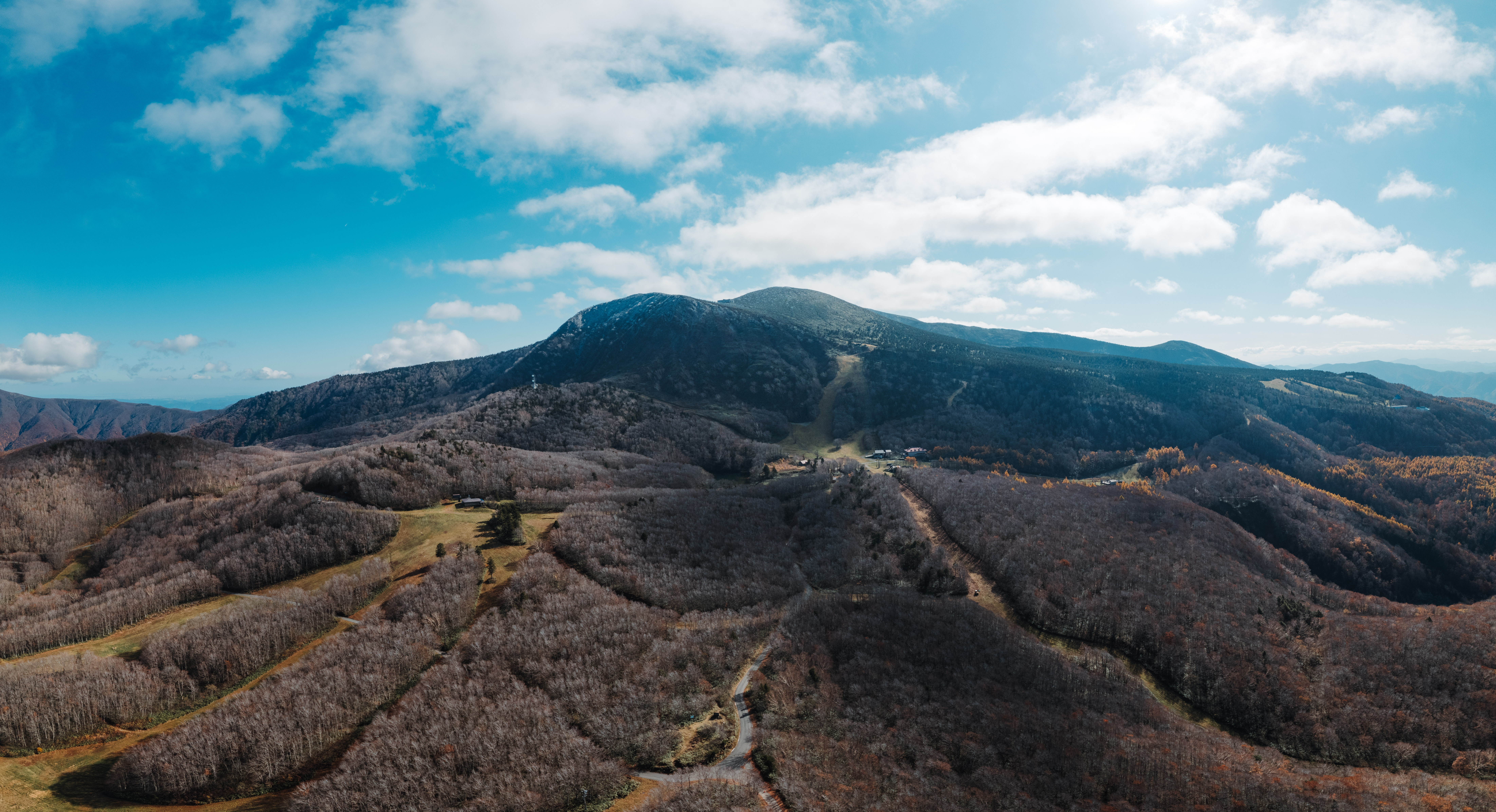 秋空と蔵王の山並み