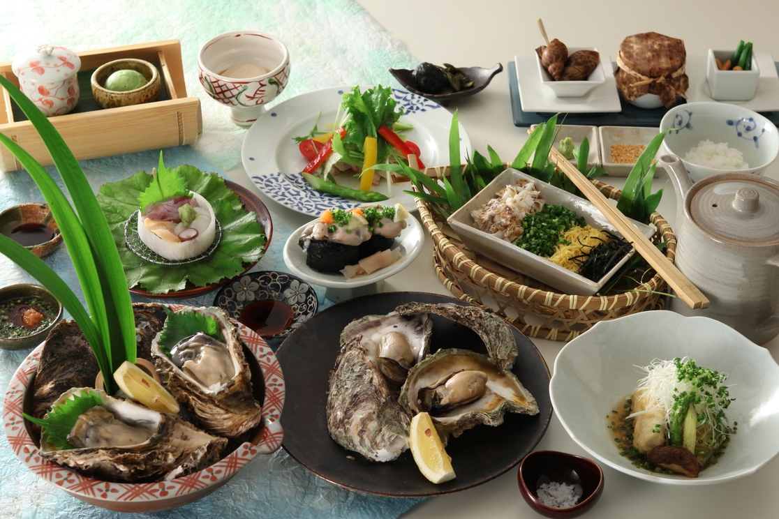 九兵衛の絶品シリーズ・庄内の夏の岩ガキ【岩牡蠣の膳】朝夕個室でお食事〜大浴場＆貸切風呂９カ所湯めぐり
