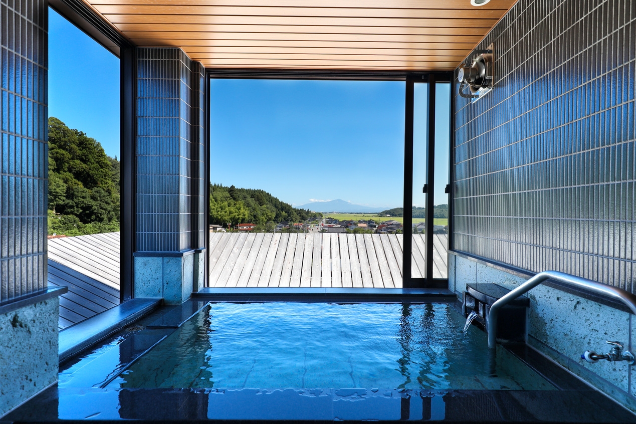 自由旅スタイル【食事なし／素泊り】源泉かけ流し大浴場＆貸切風呂９カ所湯めぐり（到着18時まで）