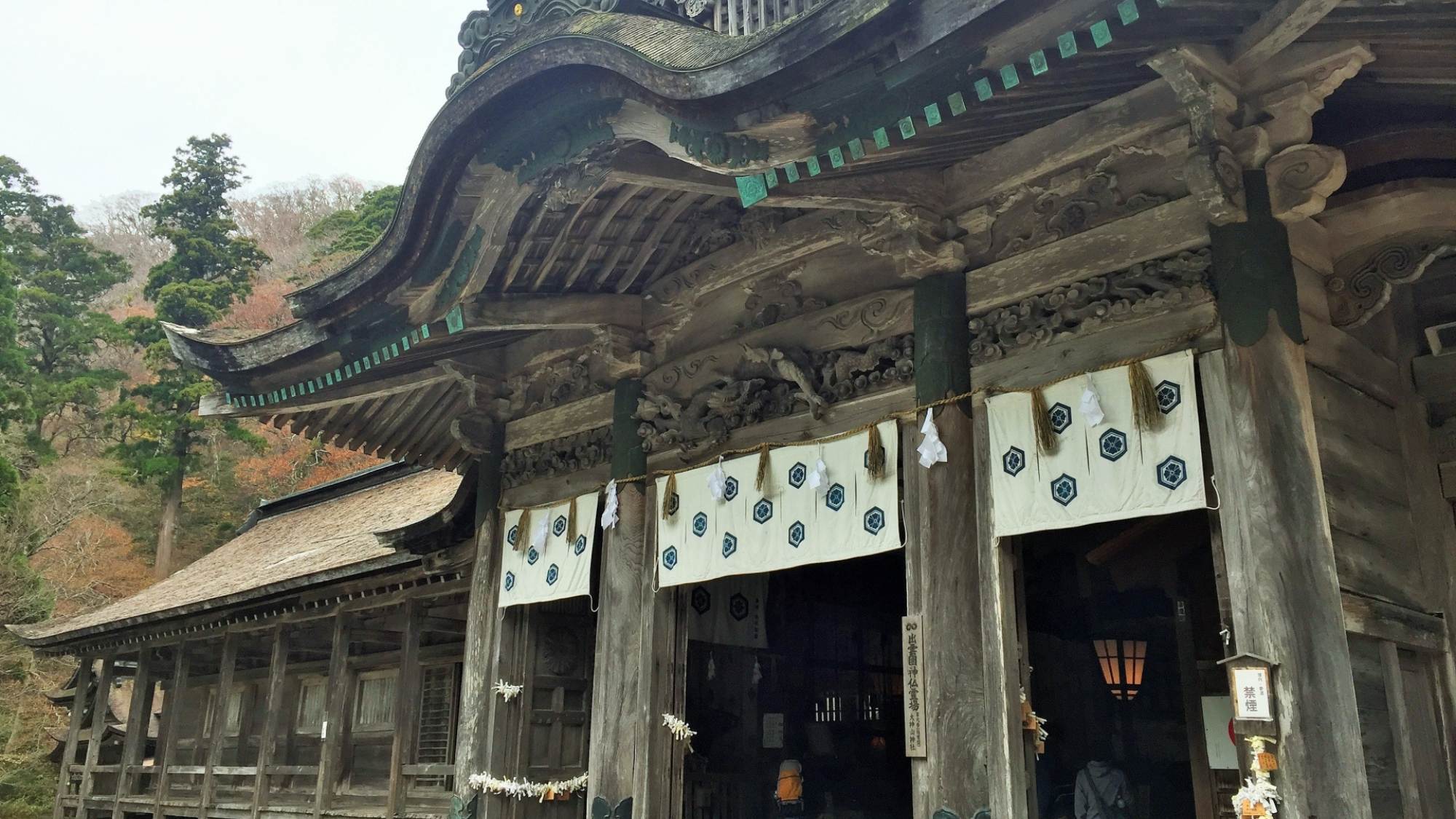 社殿は全国最大級の壮大な権現造り【大神山神社奥宮】