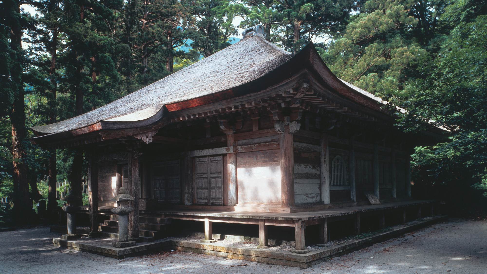 阿弥陀堂は大山寺にある寺院の中で最古の建物です