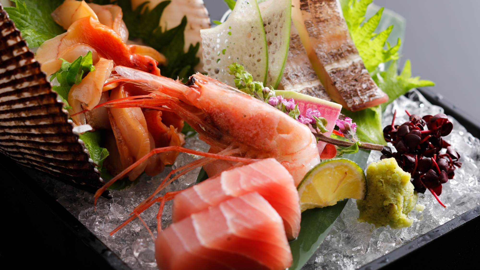 境港直送の新鮮な旬魚をお造りでご賞味下さい。