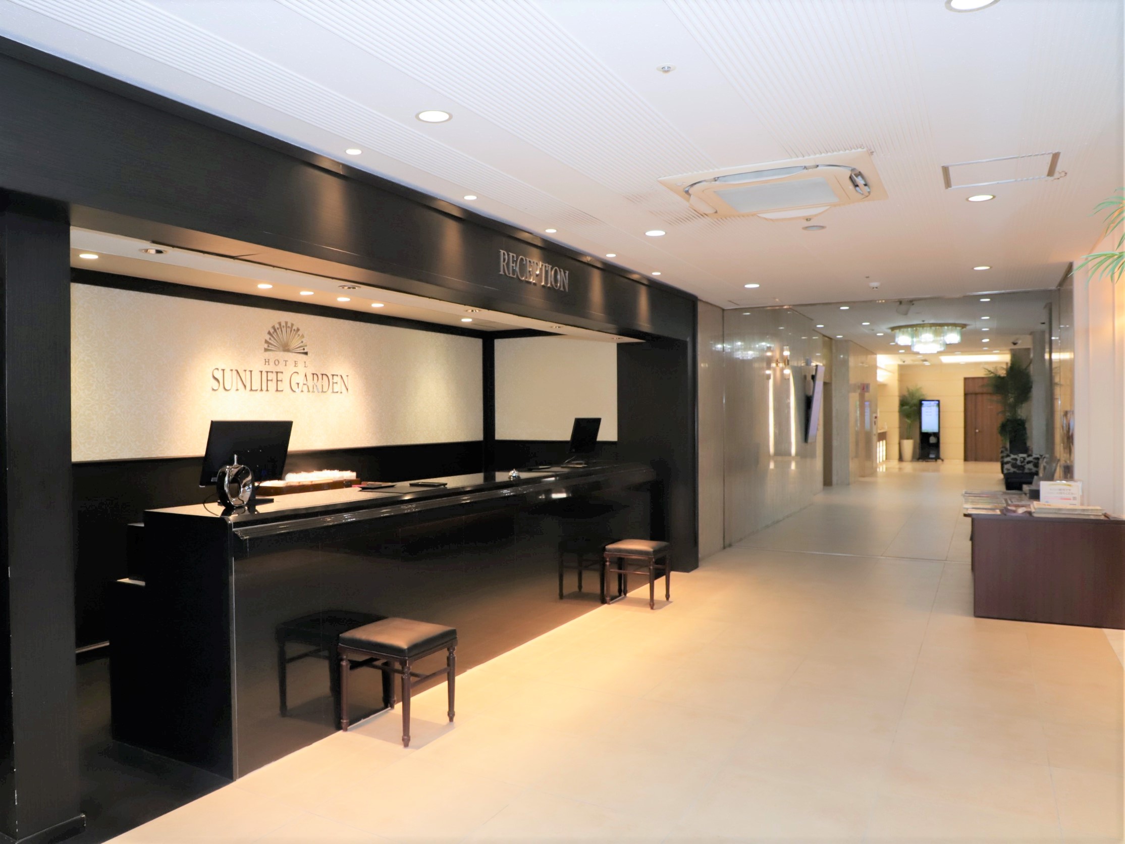 【ホテルフロントロビー】