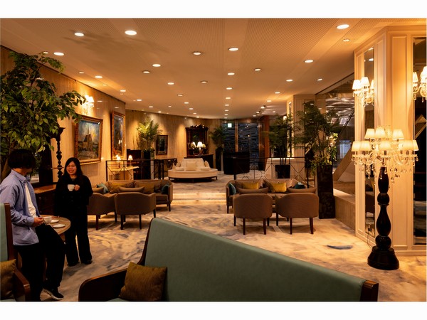 【ホテルフロントロビー】