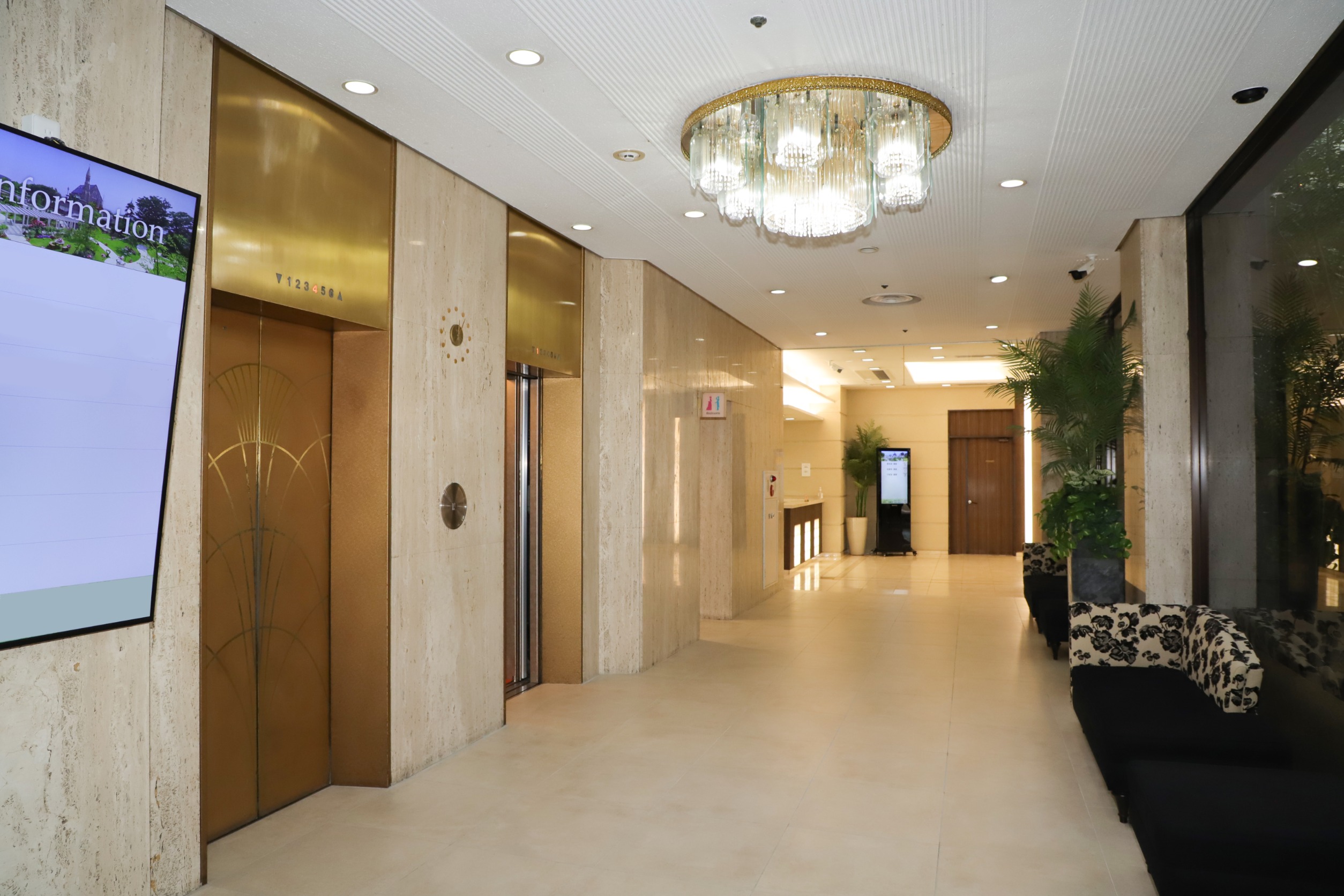 【1Fエレベーターホール】