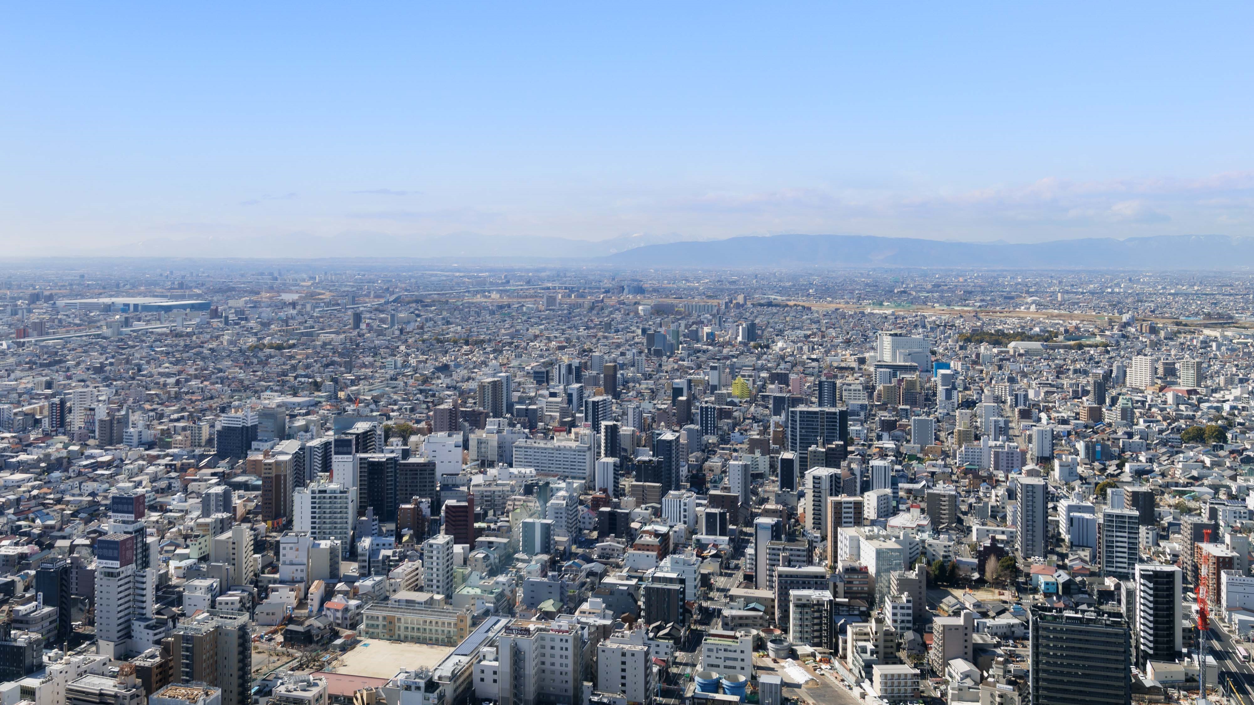 日中の西側の眺め