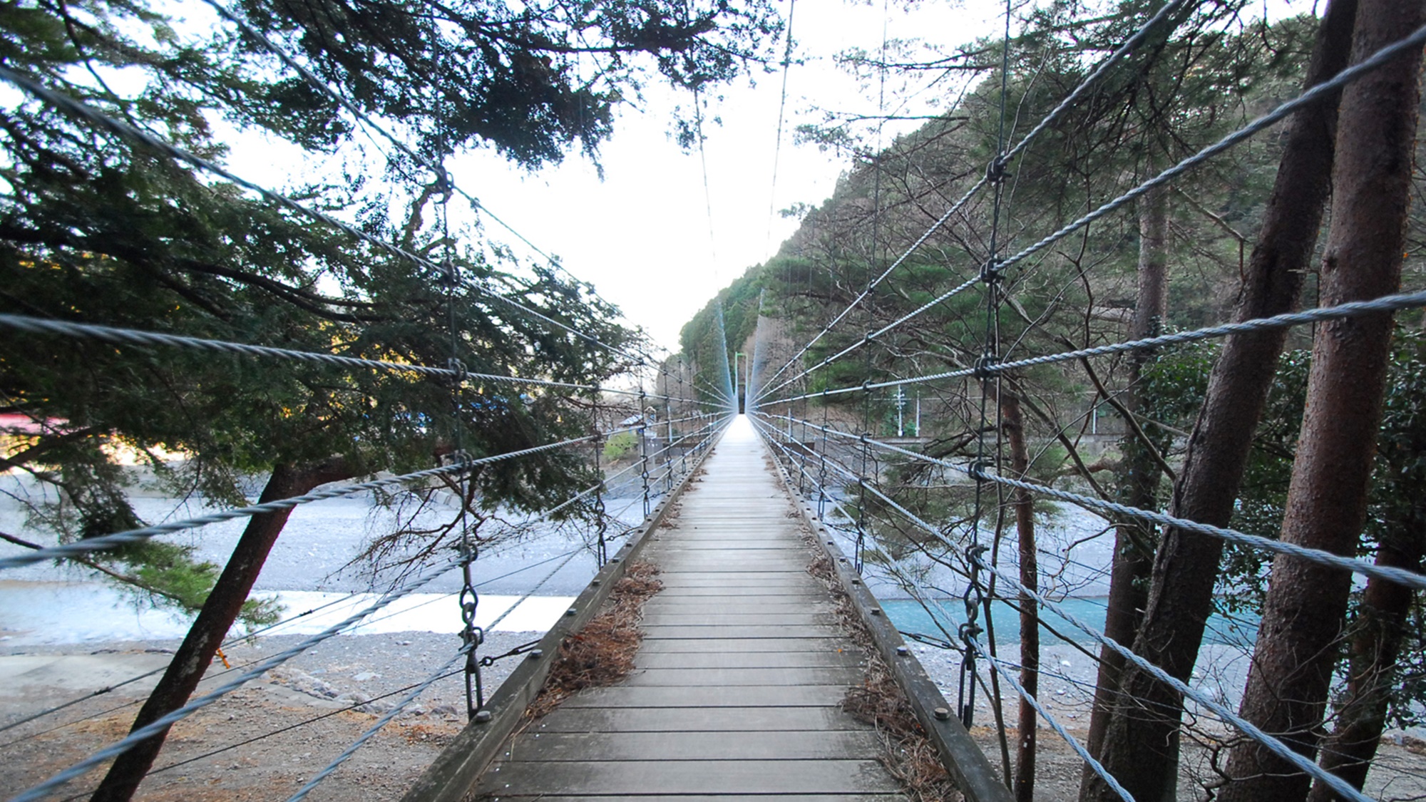 *川根両国つり橋/安心してゆっくり景色を楽しみたい方におすすめのつり橋。